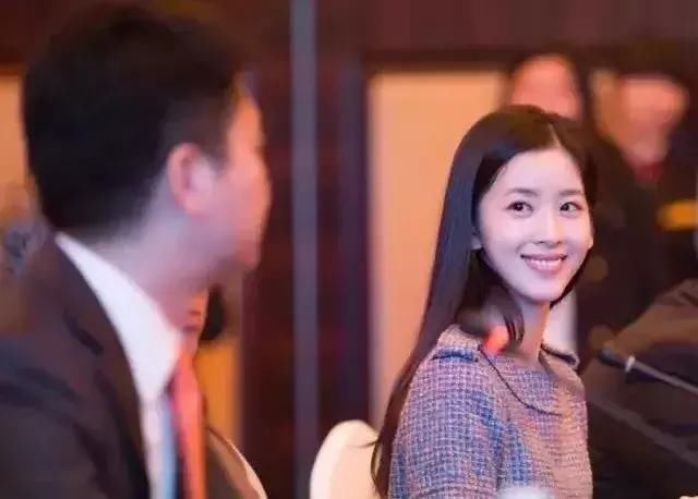 刘强东家宴,章泽天秒变 崇拜脸 :那些嫁给爱情的