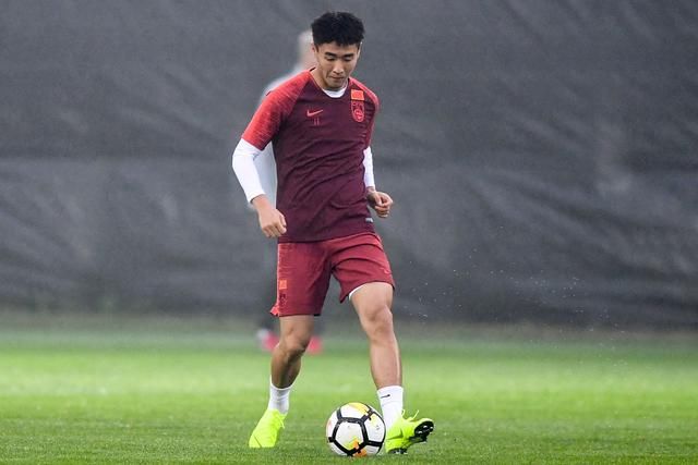 足球报:韦世豪一个月内基本处于停训状态