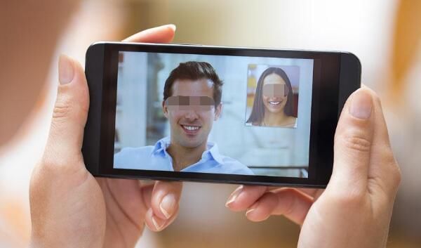 我怀孕后老公说怕碰到我要分床睡，我半夜去次厕所，决定和他离婚