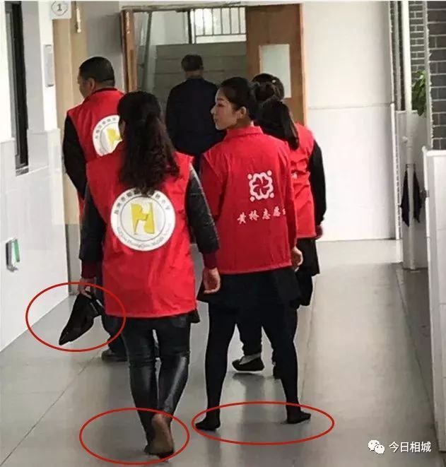 南京两位商务的赤脚照火了!脱下高跟鞋,大冷相城情趣ktv会所娱乐休闲女士图片