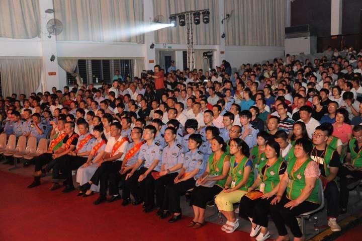 澄海区举行最美党员事迹报告会,由党员身边