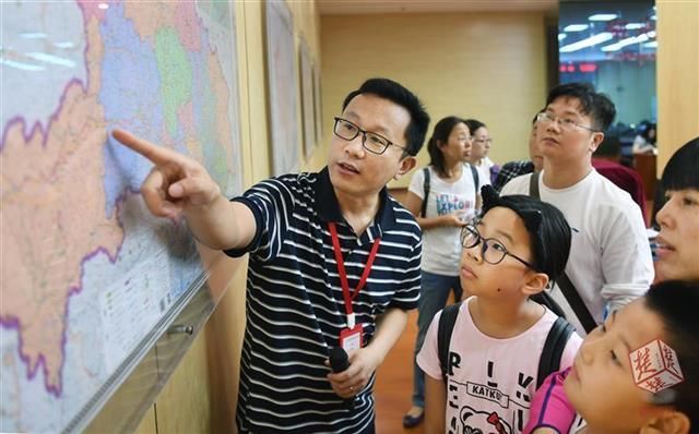 视频神秘的地震指挥中心向公众开放,湖北监测