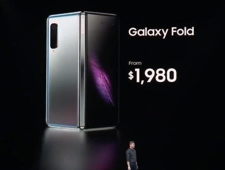 三星折叠屏手机Galaxy Fold发布 售价13310元