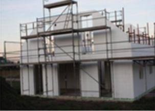 又一家村民用泡沫浇筑混凝土盖房子,施工速度快又省钱!
