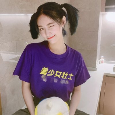 许佳琪首次挑战双马尾造型，刚看到第一眼，这是仿虞书欣？