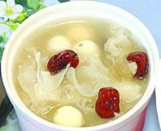 银耳怎样才能熬得软糯 t015e1daf91be52f70c.jpg