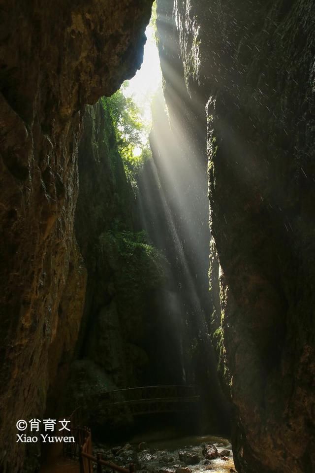 这个绵延十多公里的大地缝,以奇秀雄险幽著称,在云南都很少见