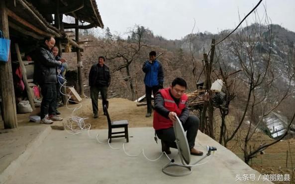 中央向我县深度贫困地区配送的部分电视机和直播卫星接收设备已安