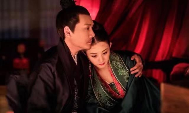 赵丽颖产后首晒儿子照片,宝宝大眼呆萌,网友:心