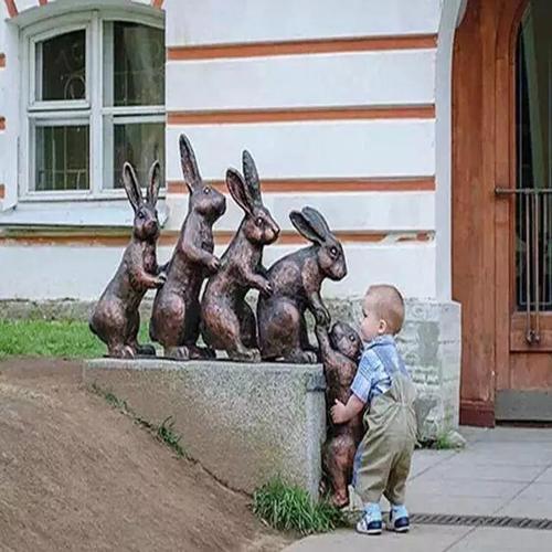 搞笑图片幽默段子笑话:哈哈,大姐人家就睡个觉