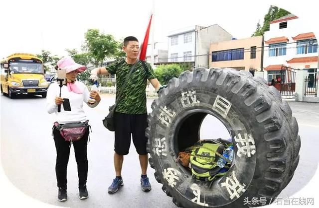 “轮胎哥”经过石首，计划推着软胎到“香港”，在线君热情迎接