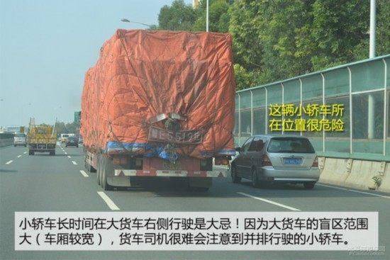 在高速上开车，为什么老司机喜欢在中间车道?看完才明白背后用意