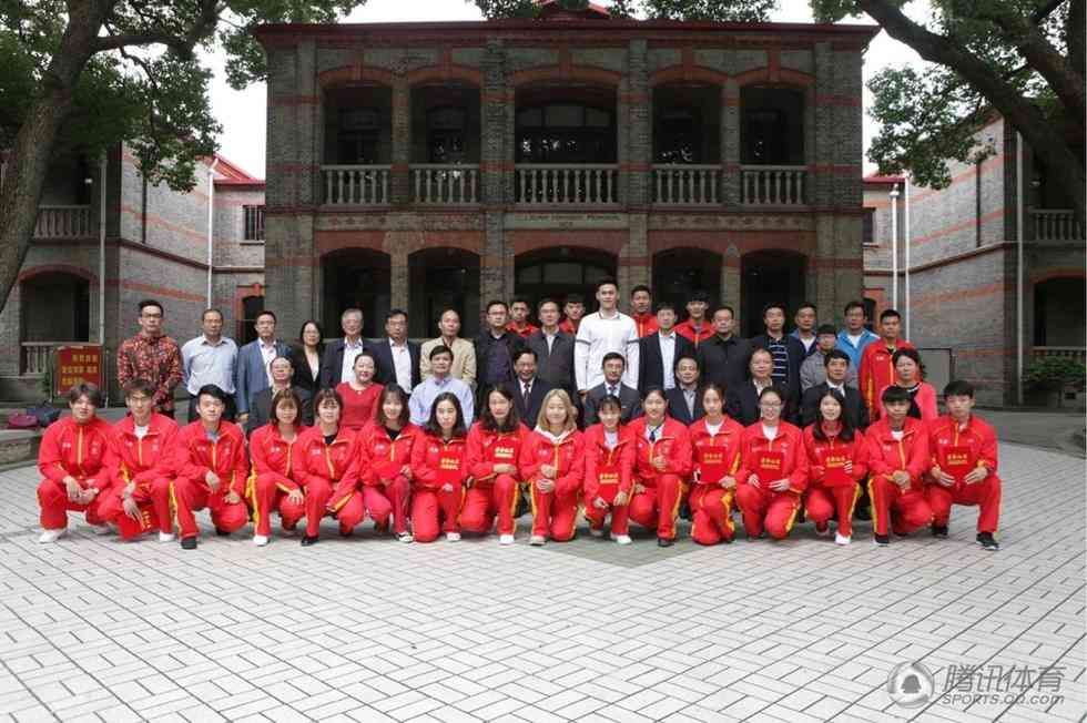 孙杨参加硕士论文答辩 亮相苏大表彰会