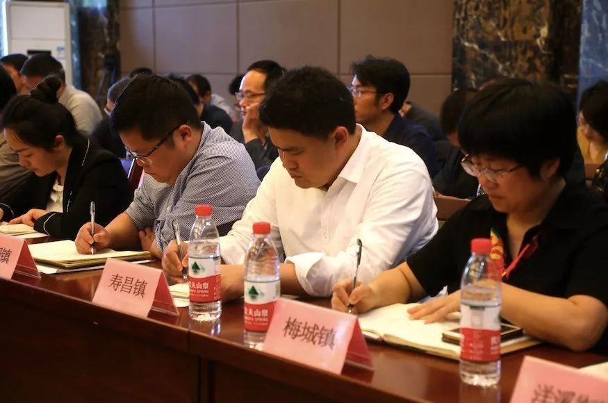 找准问题,补齐短板!扫黑除恶惩腐打伞工作很重