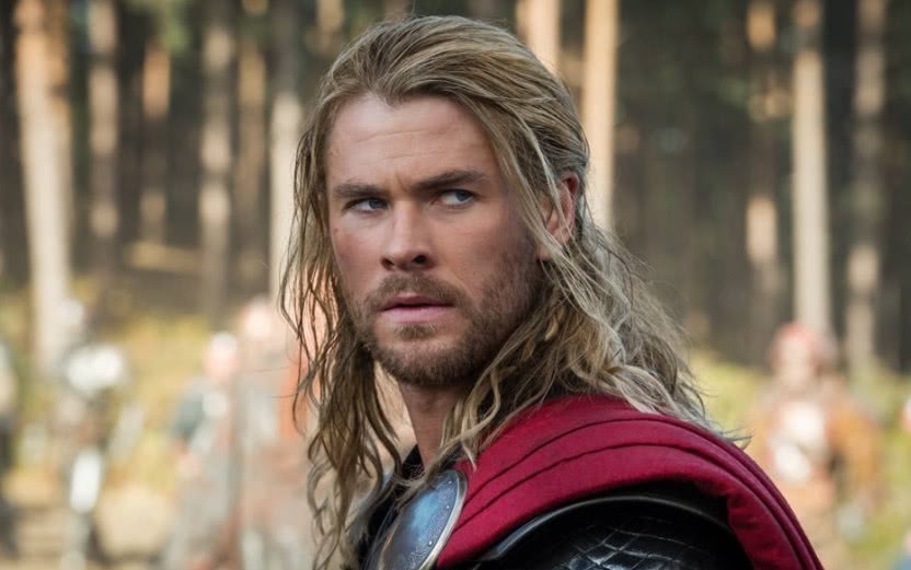 复联4,美队为何能举起雷神之锤,5年前早有暗示