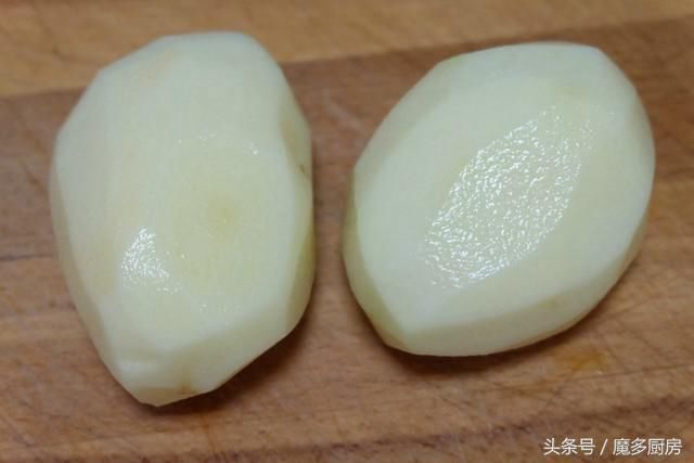 在家过六一,炸盘薯条当零食,少放油更健康,一盘不够再来一盘!