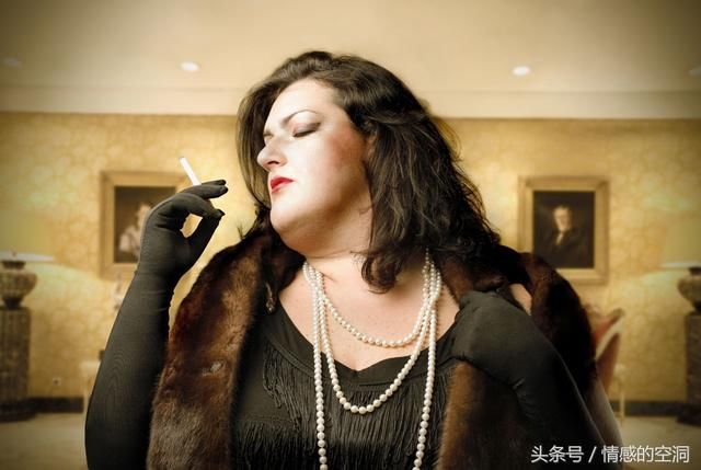 婆家房子拆迁,给钱时婆婆接个电话,我听后直接摔门离开