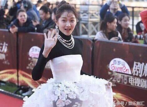 2018国剧盛典群星闪耀,杨幂现场邀约张嘉译