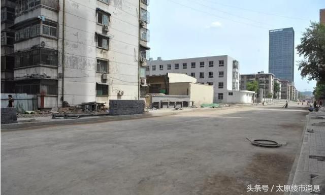 太原亲贤路通车倒计时,正进行路面平整工作,为