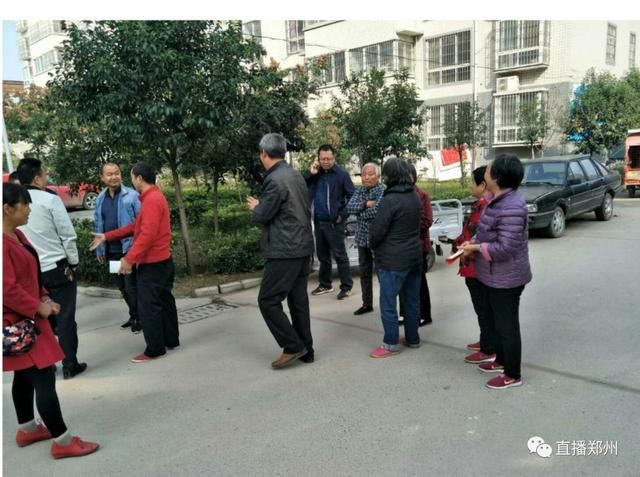 荥阳市王村镇干部职工深入社区排查房屋安全隐患
