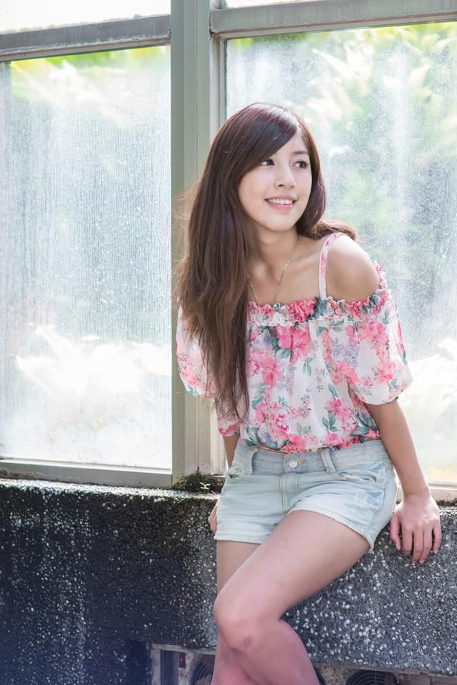 总会有浅笑，梦一般滑过逝水流年，无语嫣然