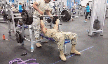 20岁留学生惨被108kg杠铃压死,健身房再发命案!