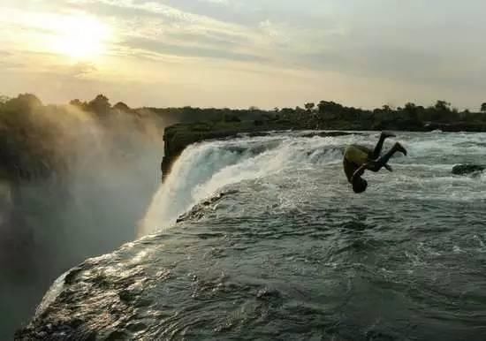 全球最险的10个旅游景点,惊心动魄隔着屏幕都怕,最惊险的在中国