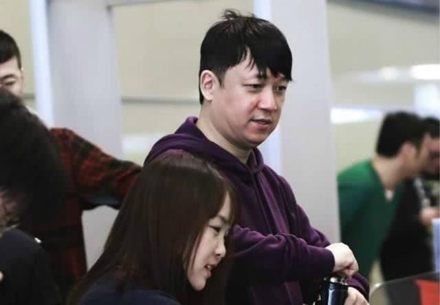 潘粤明与董洁离婚后，事业二度开花，中年油腻男照样能逆袭