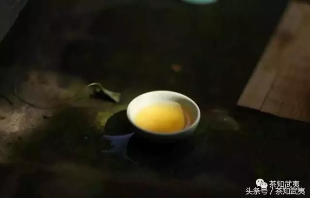 \＂明前茶，贵如金\＂ ？ 对不起，武夷岩茶不凑这个热闹！