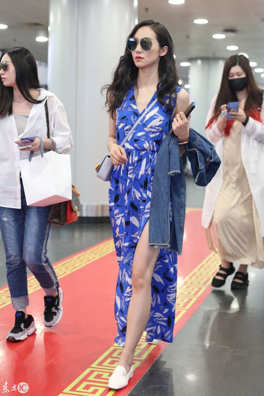 韩雪现身北京机场,手里的包真好看