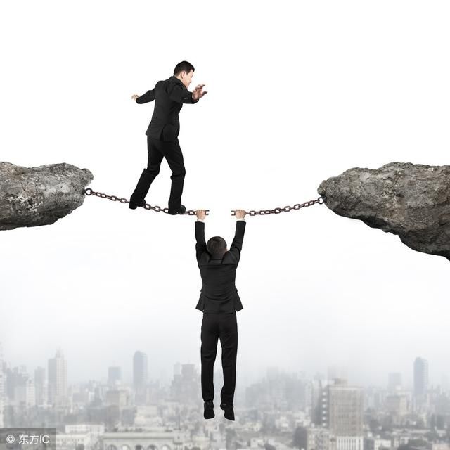 遇到困难和挫折,应该积极面对、发愤向上