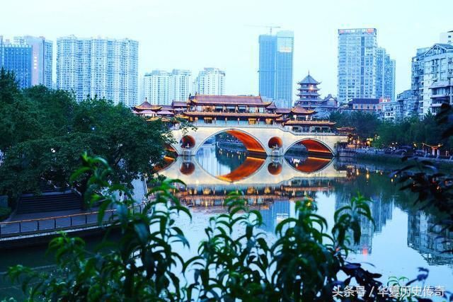 两个省会城市 一个素有“九省通衢”之称 一个是西部唯一特大城市