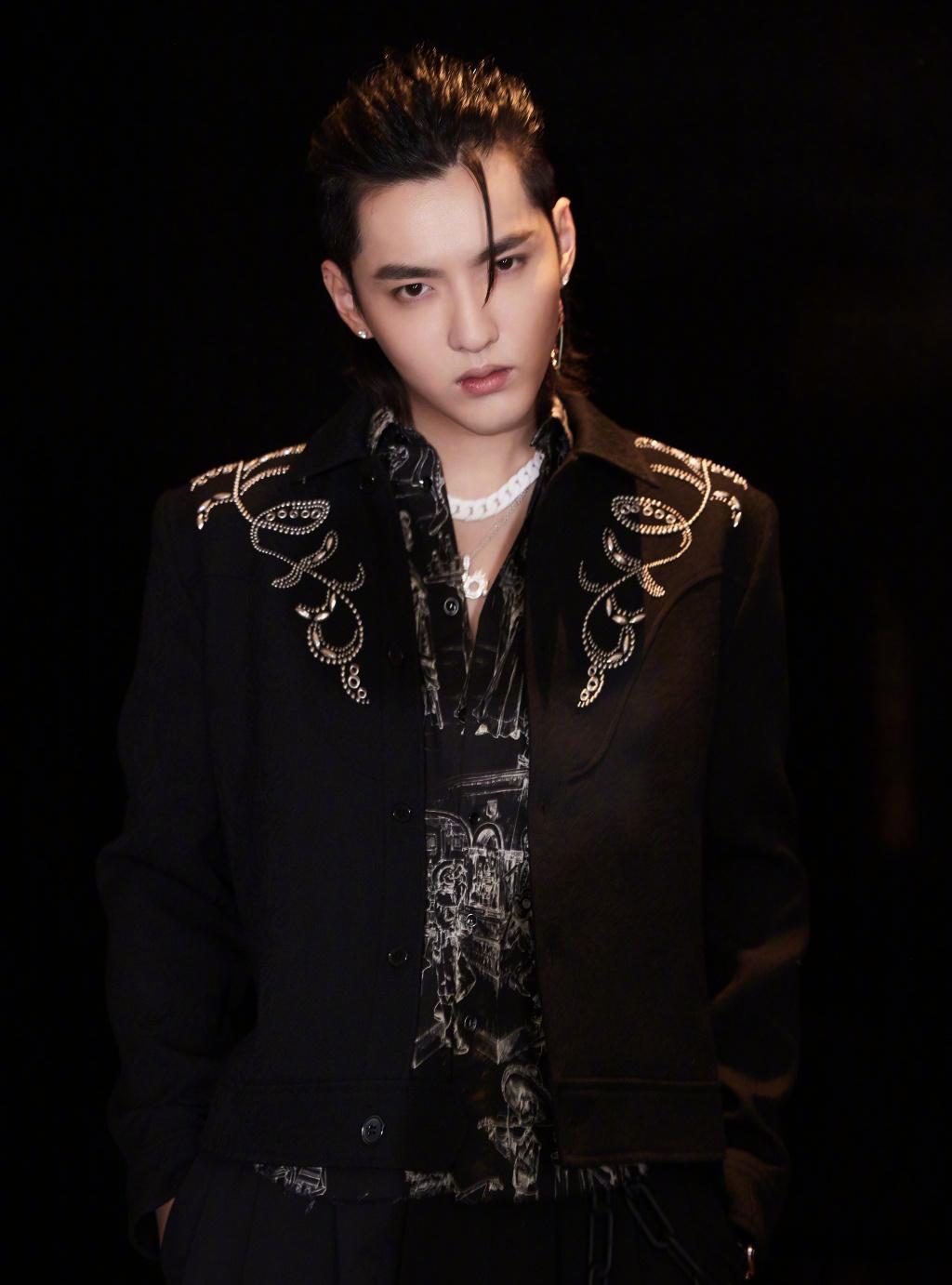 吴亦凡全新歌曲曝光,名字叫《大碗宽面》,引大