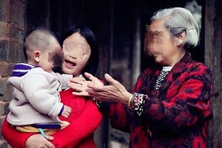 小叔子外出打工，我照顾侄女四年，他们回来见一账单，骂我不要脸