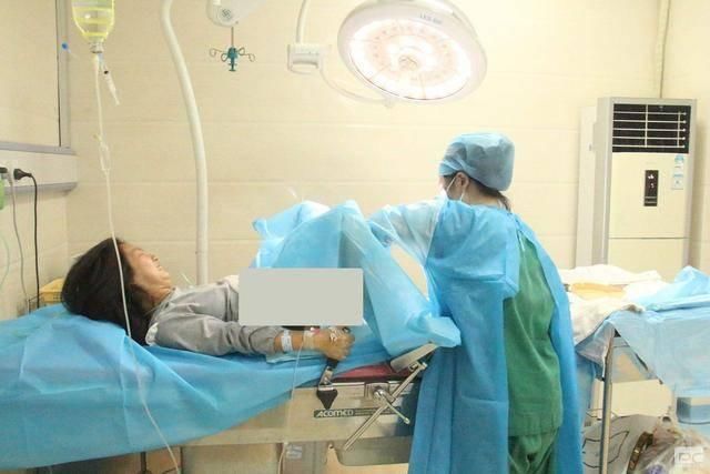 怀胎八月产妇突然去世,找到妻子的日记本,丈夫怒拍妻子一巴掌