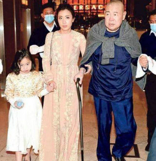 刘銮雄刚刚换完肾,却将迎来他的第7个孩子