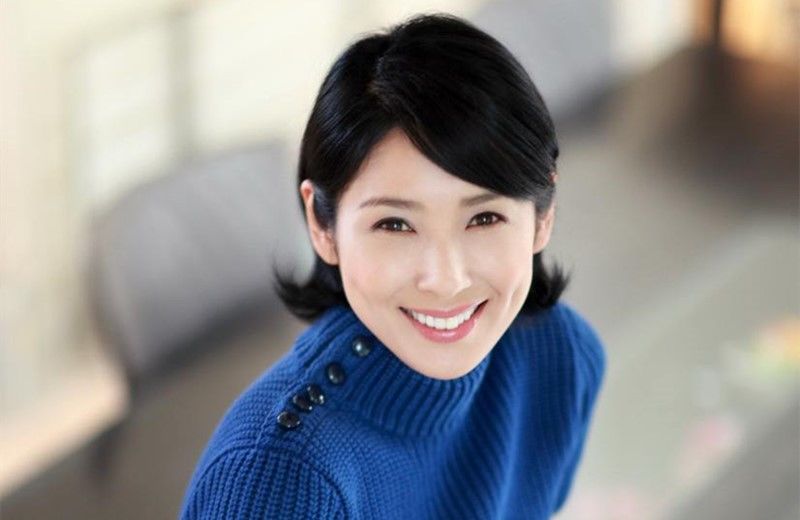 完美女神黑木瞳，曾与小20岁男星演情侣，如今60岁宛如少妇