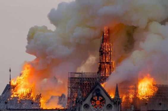 巴黎圣母院着火了,第一时间捐款的竟是他们!这