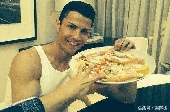 曝光,看看别人C罗的自律,难怪进不了世界杯!