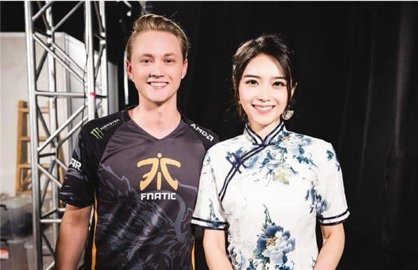 FNC战队的第一ADC欧成,鸡窝头亮相赛场,网友