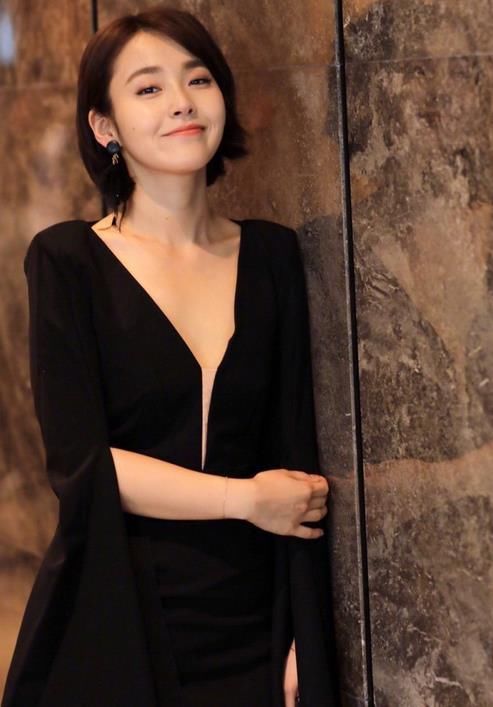 刚出道就合作孙俪,2次搭档张译、殷桃,这部电