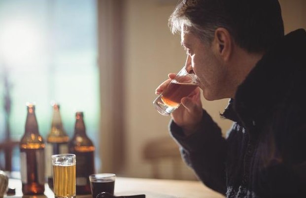 老年人吃饭前喝酒对身体有什么影响?有什么注