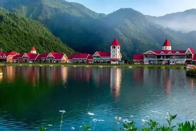 重庆和成都，哪个旅行地最受外地人欢迎？