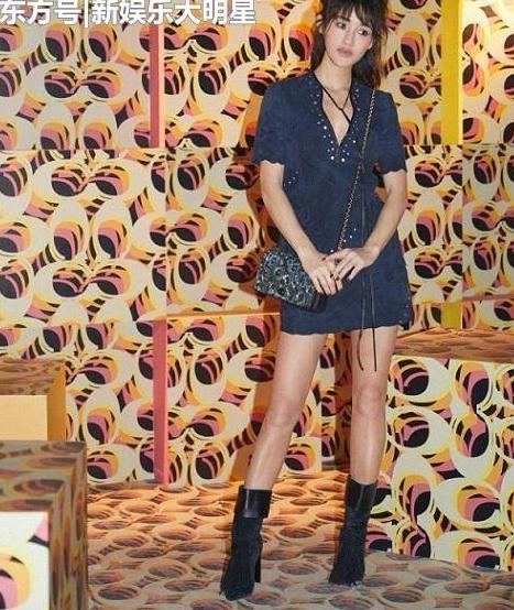 陈燃出席活动,穿着一袭短裙秀雪白大长腿,网友