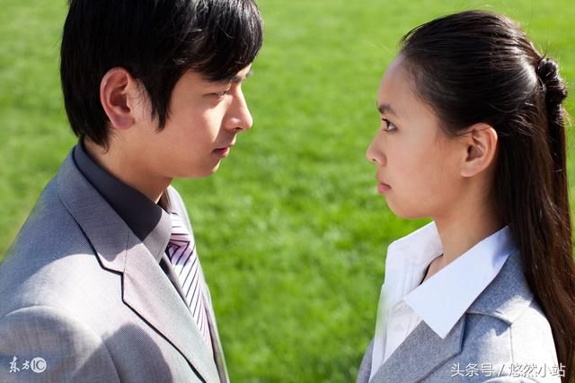 一个出轨女人的自述:我为他抛夫弃子,他却跪着