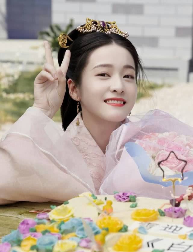 张雪迎怕是抹了一斤粉?李治廷亲下去那刻,谁注意他嘴唇的变化? 博e百真人