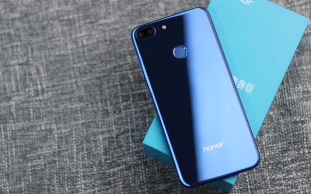 荣耀 熄屏快拍_荣耀x2 换x1屏_大屏荣耀9