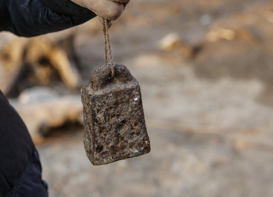 农村大爷家老房子拆迁,发现不少老物件,越来越