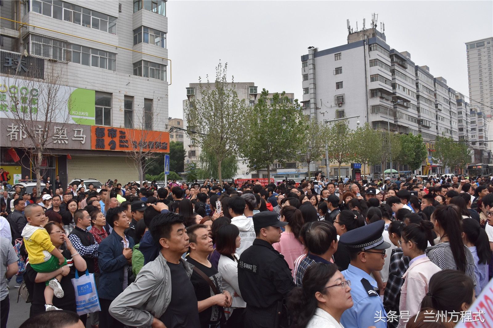 望子成龙望女成凤道尽父母心 2018兰州高考考