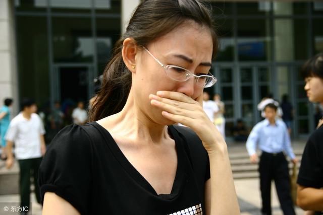 大哥去世，婆婆赶走大嫂，大嫂再婚，婆婆给了我一张银行卡